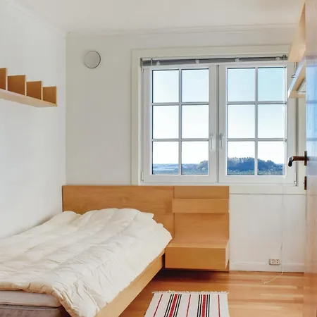 Сasa de vacaciones Five-bedroom In *