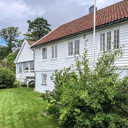 Five-bedroom In Сasa de vacaciones Mandal