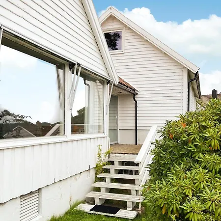 5 Bedroom Lovely In Holiday home Mandal
